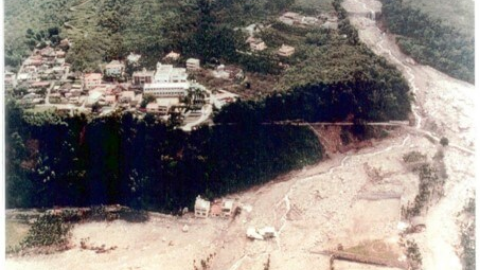 1995年賀伯颱風信義鄉豐丘村土石流災情